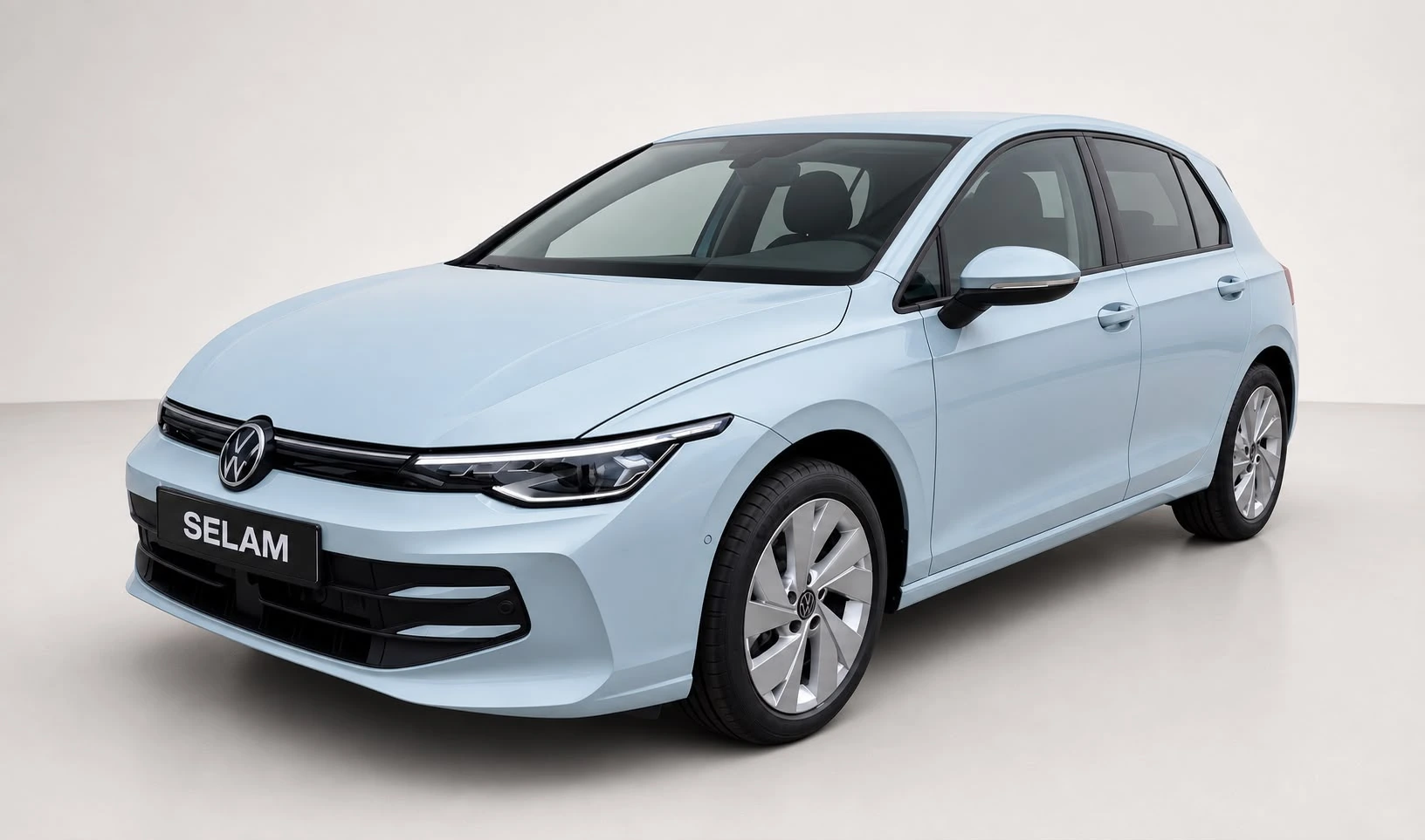 Hellblauer Volkswagen Golf mit SELAM-Kennzeichen